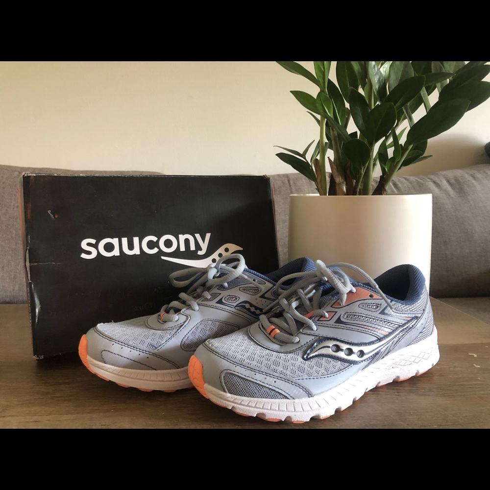 Brand New Saucony Sneakers Womens Size 5.5